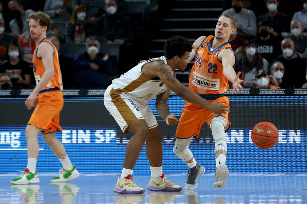 此次转会或 此次转会或